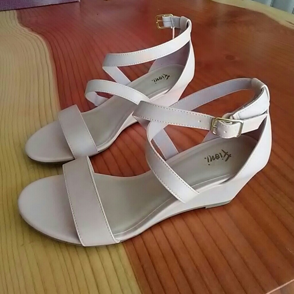 Wide Light Pink Wedges